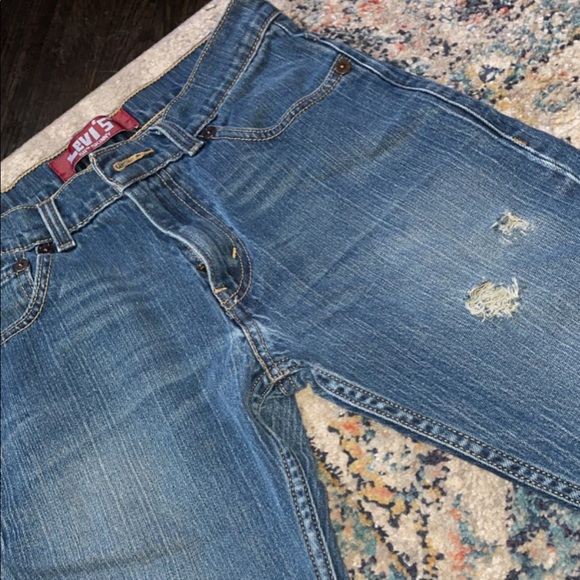 Distressed Vintage Levi Jeans - Picture 3 of 3